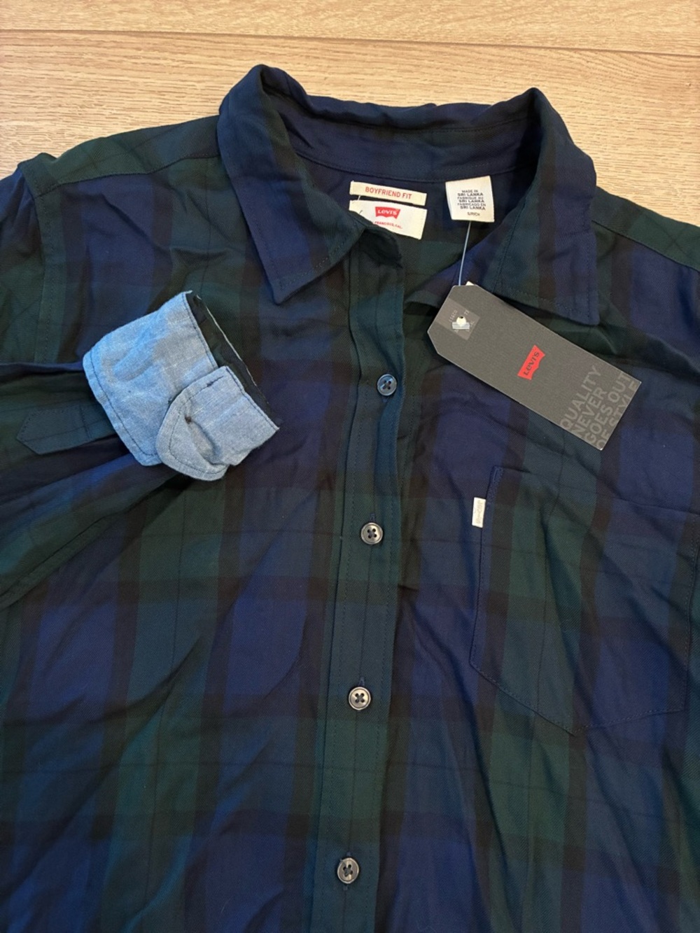 NWT Levi’s Women’s Navy Blue Green Plaid Button Up Boyfriend Fit Top Size S